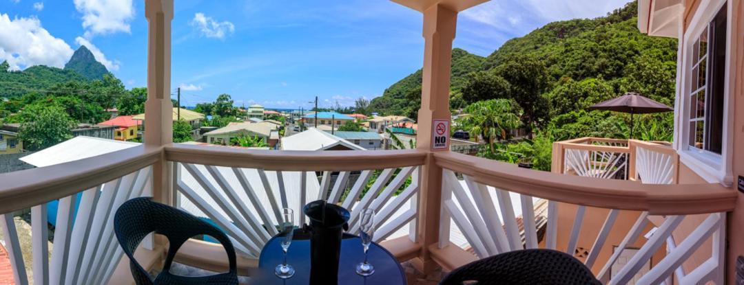Maggie'S Inn Soufrière Buitenkant foto