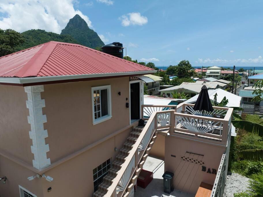 Maggie'S Inn Soufrière Buitenkant foto