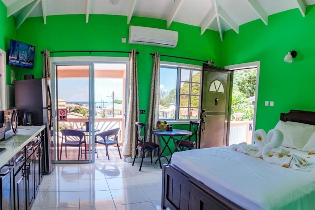 Maggie'S Inn Soufrière Buitenkant foto
